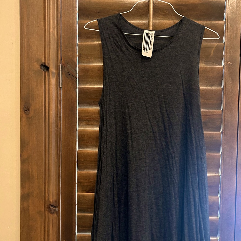 FREE PEOPLE tunic in charcoal gray. Size S.